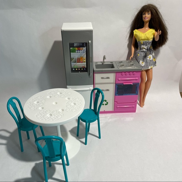 Barbie kitchen set Refrigerator & stove sounds table & chairs - Picture 1 of 6